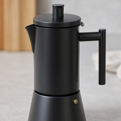 Detalhes da cafeteira moka preta Bruma Tradizione